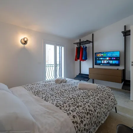 Guesthost - Stylish Flat In Historic Ortigia シラクーサ