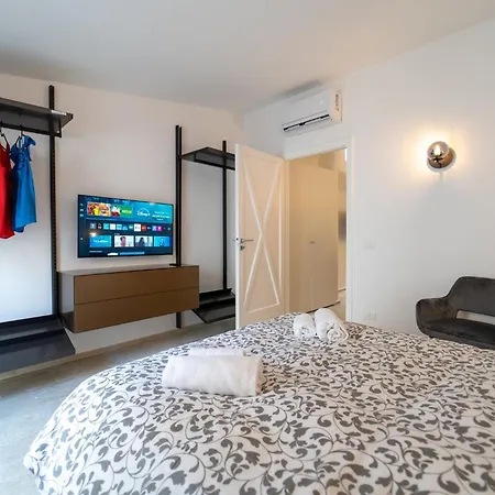 Guesthost - Stylish Flat In Historic Ortigia シラクーサ