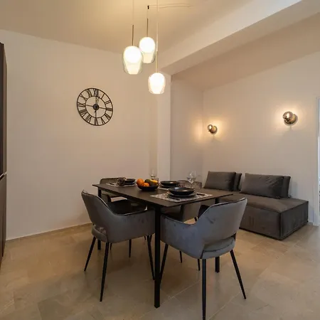 Guesthost - Stylish Flat In Historic Ortigia