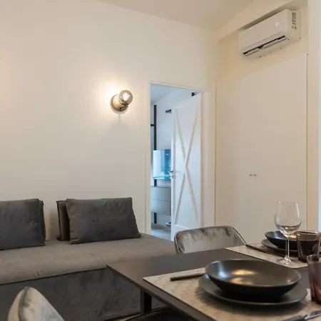Guesthost - Stylish Flat In Historic Ortigia