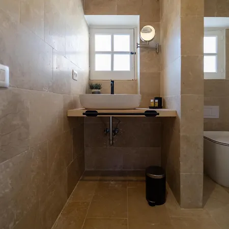 Daire Guesthost - Stylish Flat In Historic Ortigia *