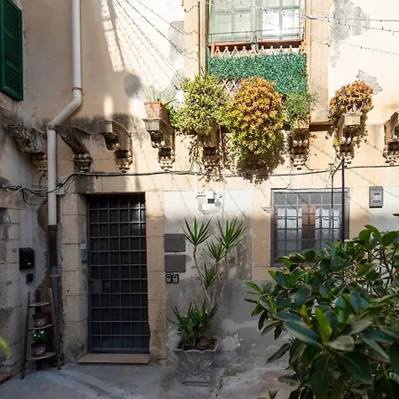 Guesthost - Stylish Flat In Historic Ortigia シラクーサ