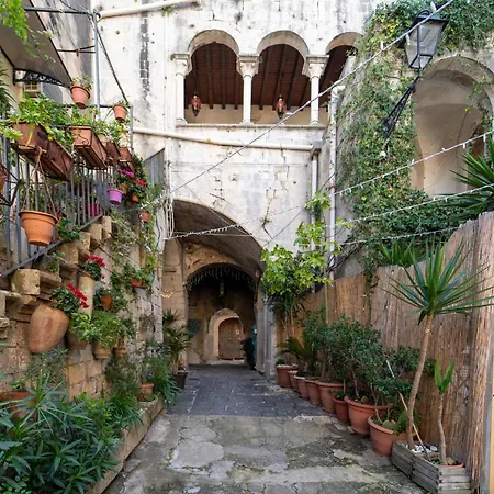 アパート Guesthost - Stylish Flat In Historic Ortigia *